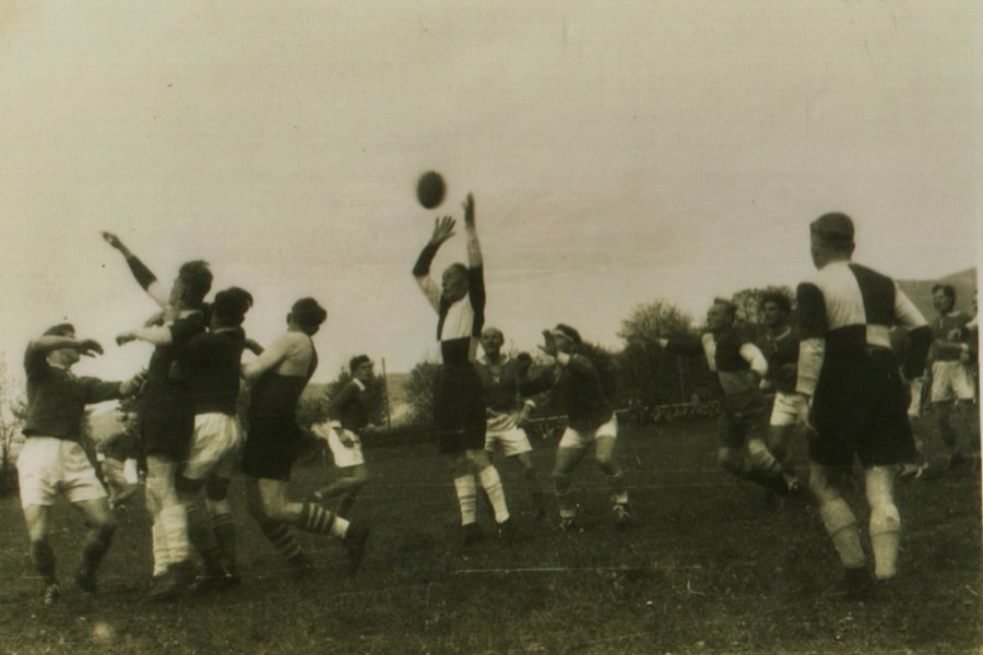 Schwalbe_Rugby_historische_Szene_01